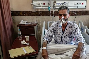 او هر چند وقت یکبار برای چک کردن وضعیت ریه هایش به بیمارستان بقیه الله(تهران) می رود.