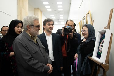بازدید منصور حاجی معاون  اداره اتباع از نمایشگاه هنرمندان افغانستانی  