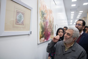بازدید منصور حاجی معاون  اداره اتباع از نمایشگاه هنرمندان افغانستانی  