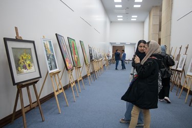 بازدید علاقمندان از نمایشگاه هنرمندان افغانستانی 