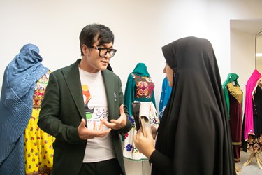 نمایشگاه هنرمندان افغانستانی  باحضور نویان ارزگانی اسپانسر مراسم