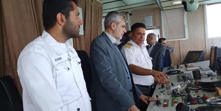 مشاور وزیر علوم  از  «کاوشگر ‏خلیج فارس» بازدید کرد
