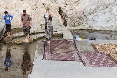 سنت قالیشویی در چشمه علی شهر ری