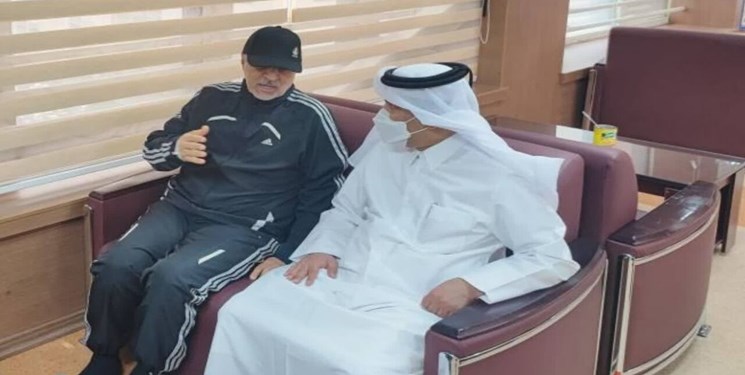 السفير القطري في طهران يزور وزير الرياضة بالمستشفى