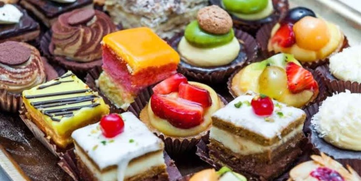 کشف ۵۰۰ کیلوگرم کیک و شیرینی فاقد مجوز بهداشتی در زرندیه