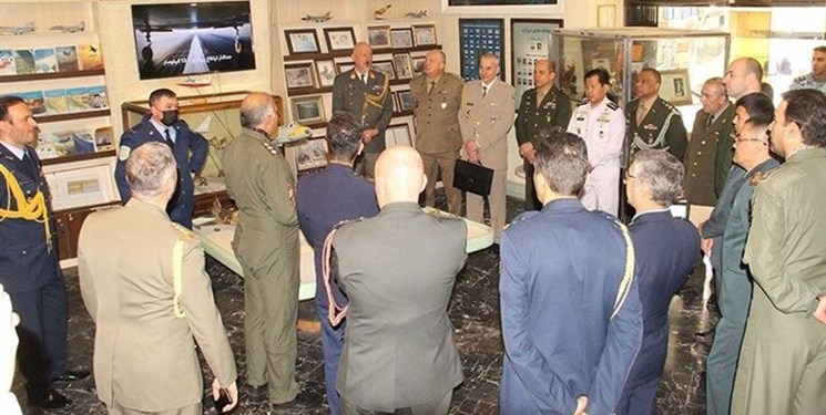 وابستگان نظامی کشورهای خارجی از موزه ملی هوانوردی بازدید کردند