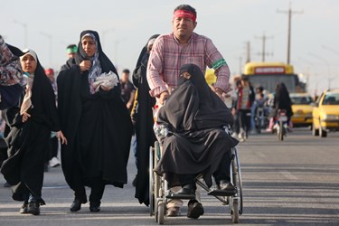 پیاده روی زائران نیمه شعبان در بلوار پیامبر اعظم