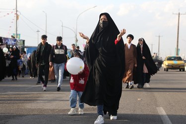 پیاده روی زائران نیمه شعبان در بلوار پیامبر اعظم