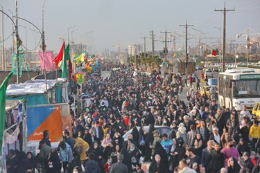 پیاده روی زائران نیمه شعبان در بلوار پیامبر اعظم