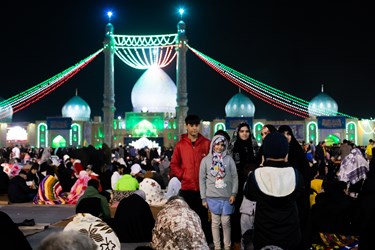عکس خانوادگی در کنار پدر در شب میلاد 