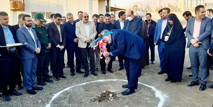 کلنگ احداث پروژه الحاقی بیمارستان دولتی شهدای آبیک به زمین زده شد