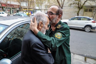 دیدار سردار شریفی با خانواده شهیدان بیات سرمدی