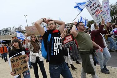 Anti-Netanyahu Protesters Block Streets in Tel Aviv
