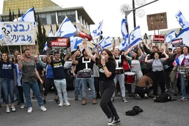 Anti-Netanyahu Protesters Block Streets in Tel Aviv