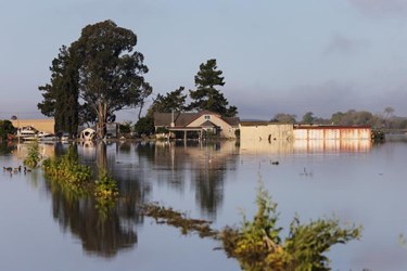 US: 22 Million at Risk of Flooding from Oklahoma to Pennsylvania, California Storms Threaten South