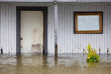 US: 22 Million at Risk of Flooding from Oklahoma to Pennsylvania, California Storms Threaten South