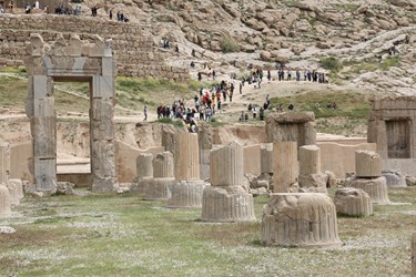 بازدیدمسافران نوروزی از تخت جمشید