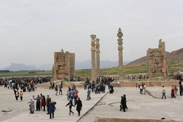 بازدیدمسافران نوروزی از تخت جمشید