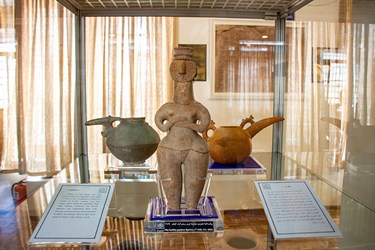 در قسمت دیگری از موزه ( آذربایجان )شانس تماشای آثار دیگر تمدن ها مثل تمدن نیشابور را دارید که قدمت آن ها به قرن ۴ هجری برمی گردد.