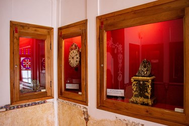 از دیگر آثاری که در این موزه به نمایش در آمده سنگ وزنه ها، پیمانه های نفتی، وسایل اندازه گیری در علم هواشناسی و … است.
