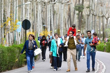 مسافران نوروزی در کاخ سعدآباد