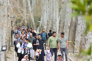 مسافران نوروزی در کاخ سعدآباد