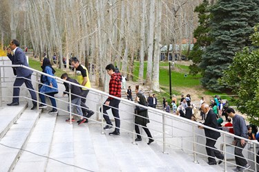 مسافران نوروزی در کاخ سعدآباد