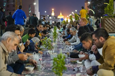 افطاری ساده مهمان حضرت رضا (ع)