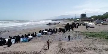 فیلم| «زنجیره انسانی» چالوسی‌ها در دفاع از عفاف و حجاب در ساحل