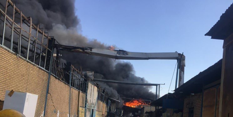 مهار آتش کارگاه درب و پنجره پس از چهار ساعت تلاش آتش نشانی در گنبدکاووس