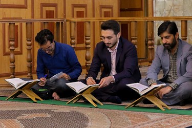 محفل انس با قرآن کریم در آستان مقدس سید علاءالدین حسین(ع)