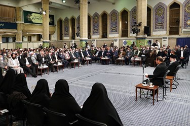 دیدار شاعران و اساتید ادبیات فارسی با رهبر انقلاب
