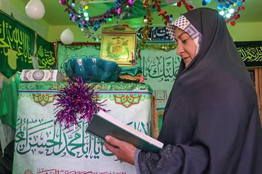 جزءخوانی قرآن بانوان در قبرستان تاریخی دارالسلام شیراز