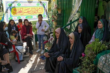 جزءخوانی قرآن بانوان در قبرستان تاریخی دارالسلام شیراز