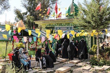 جزءخوانی قرآن بانوان در قبرستان تاریخی دارالسلام شیراز