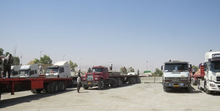 صادرات از مرزهای کرمانشاه به عراق از مرز ۳۵۷ هزار کامیون کالا  گذشت