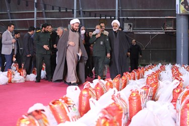  آیین  توزیع ۲۵۰۰ بسته رمضانیه در شمال غرب شیراز