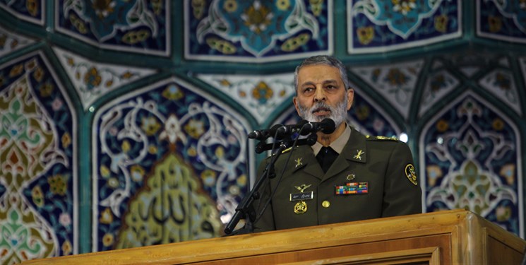 فرمانده کل ارتش: دفاع از فلسطین، دفاع از امنیت منطقه است/ حضور صهیونیست‌ها در هر منطقه‌ای باعث ایجاد تنش می‌شود