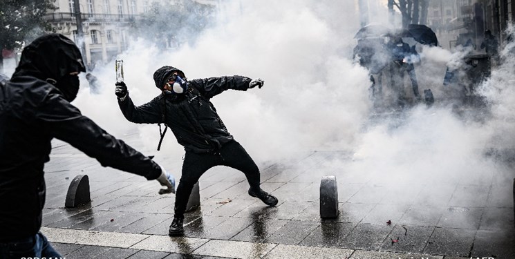 زخمی‌شدن بیش از ۱۰۰ پلیس فرانسوی در تظاهرات روز کارگر+ فیلم