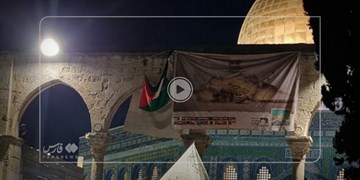 فیلم| هجوم نظامیان صهیونیست برای پایین کشیدن پرچم های حمایتی از فلسطین