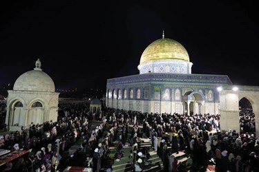 اقامه نماز جماعت در مسجدالاقصی