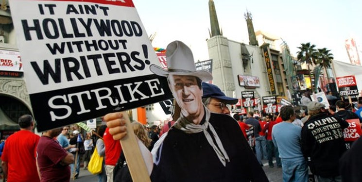 اعتصاب سراسری انجمن نویسندگان آمریکا/ ترس اهالی هالیوود از غلبه اینترنت بر تلویزیون