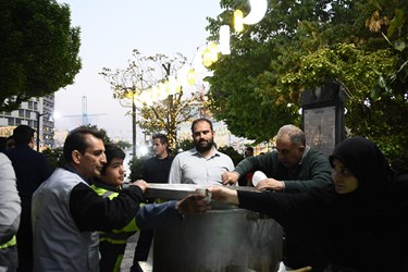 افطاری ساده در بلوار کشاورز تهران 