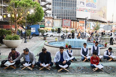 قرائت قرآن قبل از مراسم افطاری ساده در بلوار کشاورز تهران 