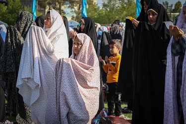 اقامه نماز عید سعید فطر همراه با جشن خانوادگی در آباده