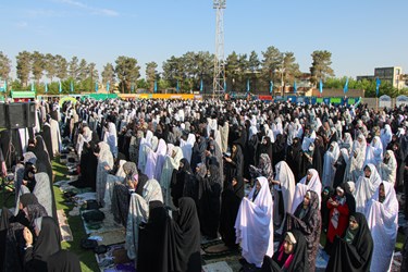 اقامه نماز عید سعید فطر همراه با جشن خانوادگی در آباده