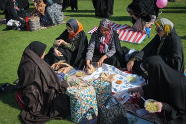 اقامه نماز عید سعید فطر همراه با جشن خانوادگی در آباده