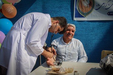 اقامه نماز عید سعید فطر همراه با جشن خانوادگی در آباده