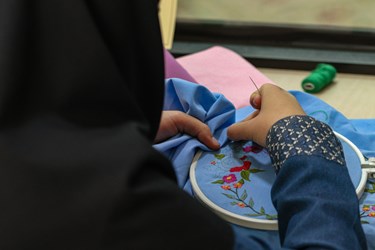 هنر ظریف دست دختران دانش‌آموز آباده