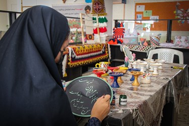 هنر ظریف دست دختران دانش‌آموز آباده